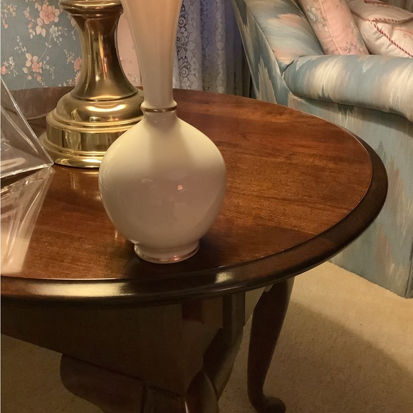 Vintage Lenox China Christmas Holiday 8” Bud Vase 24K Gold Trim Holly Berries. - Picture 3 of 9